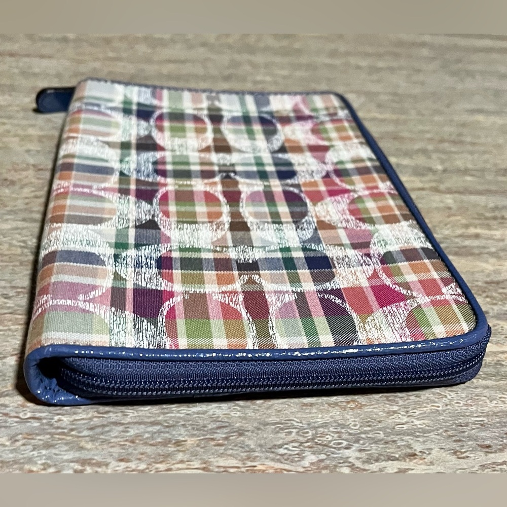 Coach Signature Poppy Kingsley Plaid Zip Round Tablet Sleeve with pocket inside - Picture 4 of 13